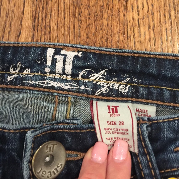 Size 28 distressed jean capris - Picture 4 of 5